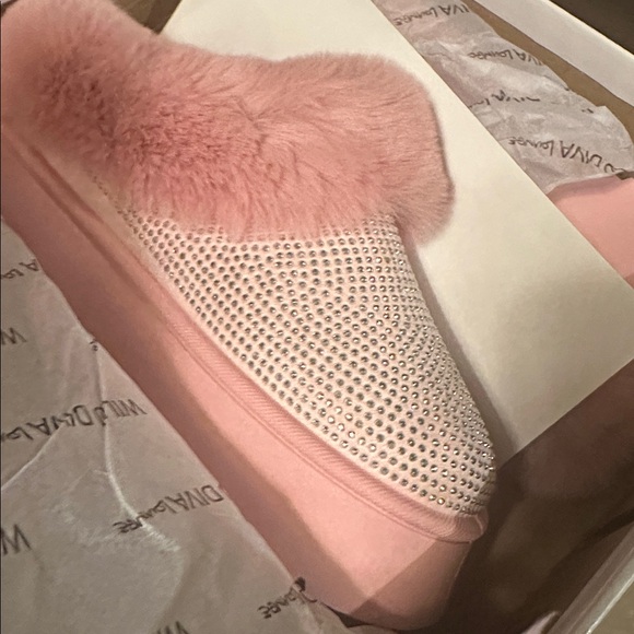Wild Diva Lounge Pink Fur Lined Rhinestone Women's Slippers Shoes New in Box - Picture 6 of 6